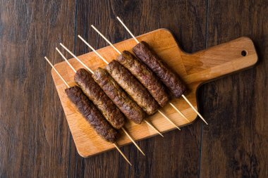 Balkan Cevapcici köfte / köfte ile ahşap şişleri