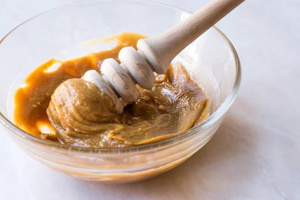 Whipped Honey Cream with Honey Dipper. — Stock Photo, Image