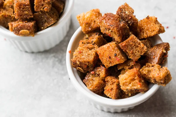 Stack of Crispy Rye Crouton Bread Biscuits — Stock Photo, Image