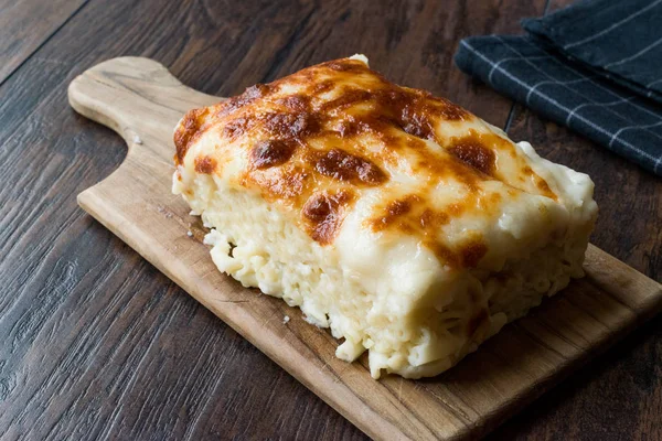 Macaroni Casserole Mac and Cheese / Firin Makarna — Stock Photo, Image