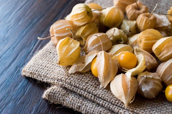 Buah Physalis Stroberi Emas pada Sack . — Stok Foto