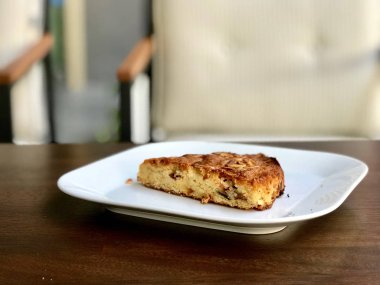 Gevrek pasta dilimi badem ve Erik Cafe Shop