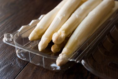 Organik çiğ beyaz kuşkonmaz plastik kutu / konteyner