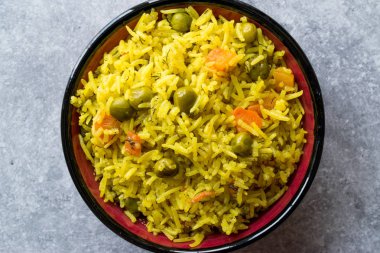 Sarı safran Basmati pirinç zerdeçal ve sebze tarifi 