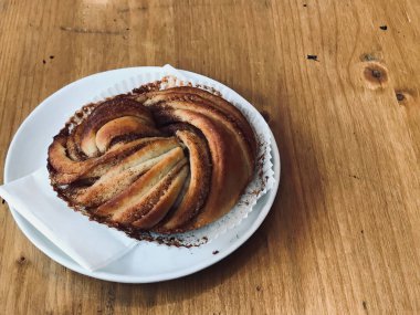 Taze pişmiş Cafe Shop tarçın rulo hamur işleri