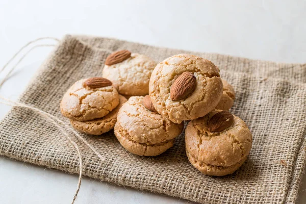 Turkish Almond Cookies on Sack / Acibadem Kurabiyesi. — Stock Photo, Image