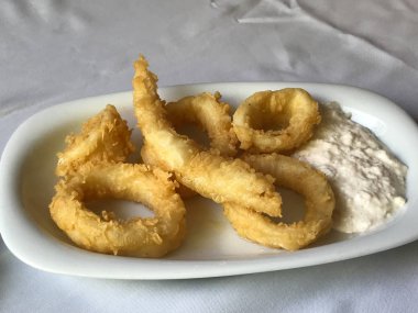 Restauran, Remoulade soslu kızarmış gevrek kalamar kalamar halkaları