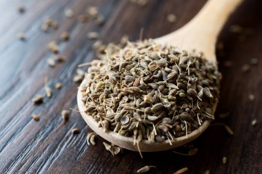 Tahta kaşık kereviz tohumu.