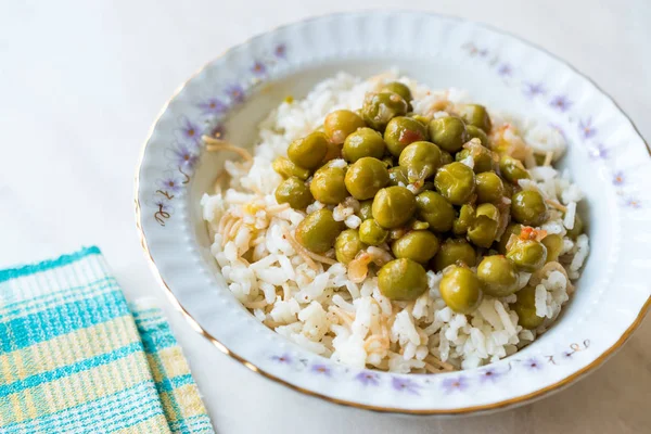 녹색 완두콩과 터키 쌀 / Pilav Bezelye / 필라프 — 스톡 사진