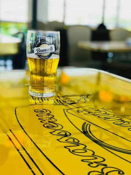 ISTANBUL, TURKEY - April 23, 2017: Bomonti Beer at Esenboga Inte — Stock Photo, Image