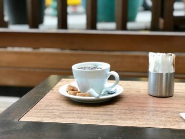 Taze filtre / filtre kahve kabarcıklar ve Street küçük kurabiye