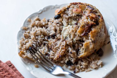 Türk Perde Pilavi / asmak pilav tavuk, badem ve kuru üzüm ile / Pilav.