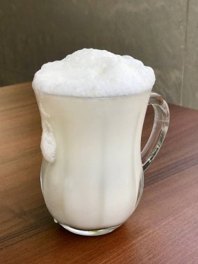Türk Ayran içmek veya Kefir / ayran yoğurt ile yapılan.