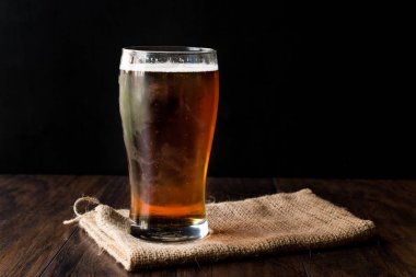 Kırmızı Amber bira cam canlandırıcı serin