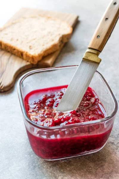 Dżem malinowy z Toast chleb / Marmolada — Zdjęcie stockowe