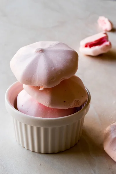 Różowy Bezy Gotowe Jedzenia Wyroby Cukiernicze — Zdjęcie stockowe