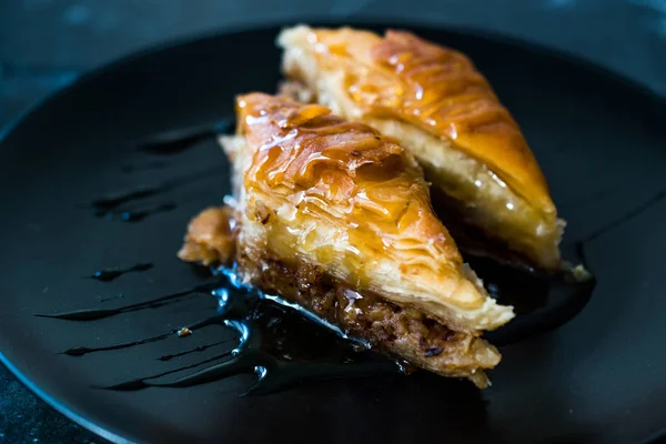 Homemade Turkish Dessert Organic Baklava with Honey — стокове фото