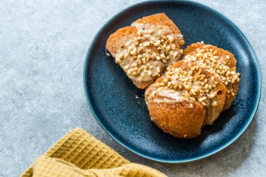 Şerbet, Tahin, Peynir ve Fındık tozlu Türk Tatlısı. Geleneksel Tatlı.