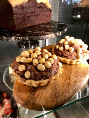 Çikolatalı Praline ve Fındıklı Turtalar Cafe / Kahve Dükkanı 'nda.