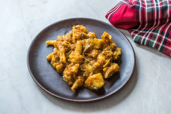 Indyjskie jedzenie pikantne Masaledar Aloo Gobi i fasola Przepis Tawa Sabzi. — Zdjęcie stockowe