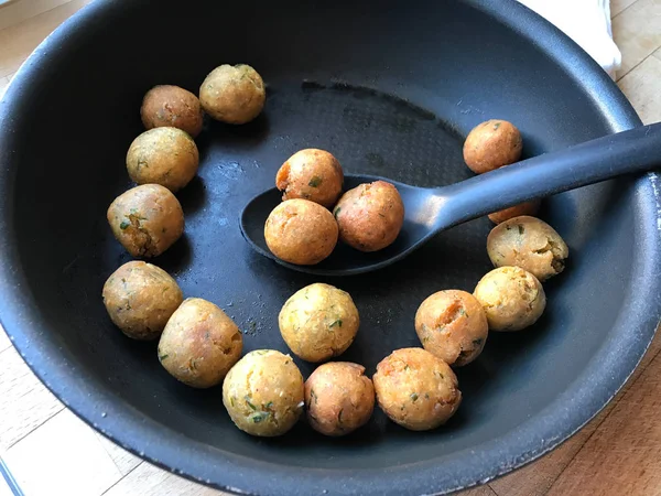 Falafel Vegetarian Fried Balls of Chickpea in Pan. — Stock Photo, Image