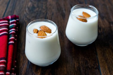 Badem Milk Smoothie Shake / Milkshake in Glass Cup