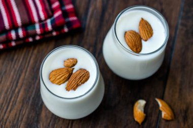 Badem Milk Smoothie Shake / Milkshake in Glass Cup