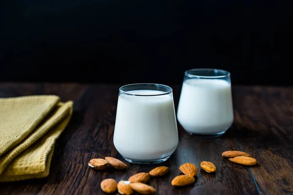 Almond Milk in Glass Cups with Almonds and Fabric Cloth. — Stock Photo, Image