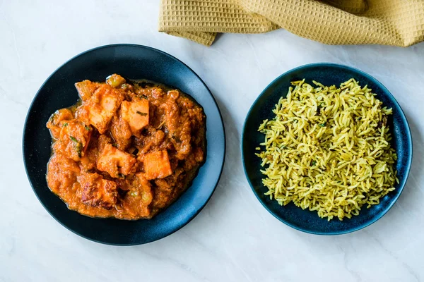 Indian Food Paneer Butter Tikka Masala / Cheese Cottage Curry and Jeera Zira Rice Basmati Pilaf or Pilav. Organic Food. — Stock Photo, Image