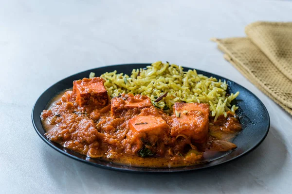 Alimentos indios Paneer Butter Tikka Masala / Curry Cheese Cottage y Jeera Zira Rice Basmati Pilaf o Pilav. Alimentos ecológicos . — Foto de Stock
