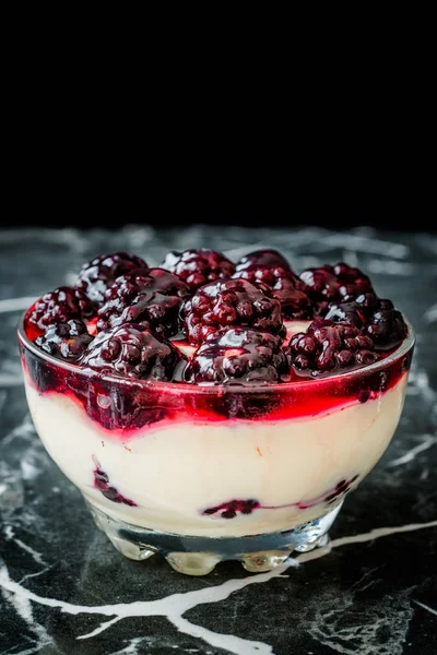 Kefir Parfait with Blackberry and Yogurt / Yoghurt. — Stock Photo, Image