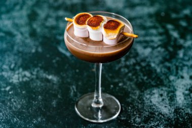 Marshmallow Kokteyli ve Pretzel Sticks ayrıca 