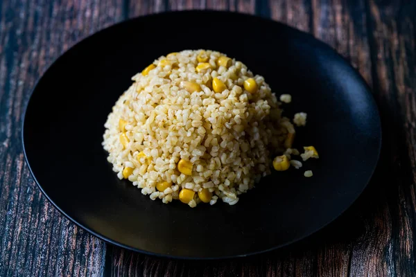 Maïs Pulao / Rijst met maïskolf of Pilav. Klaar om traditioneel voedsel te eten. — Stockfoto