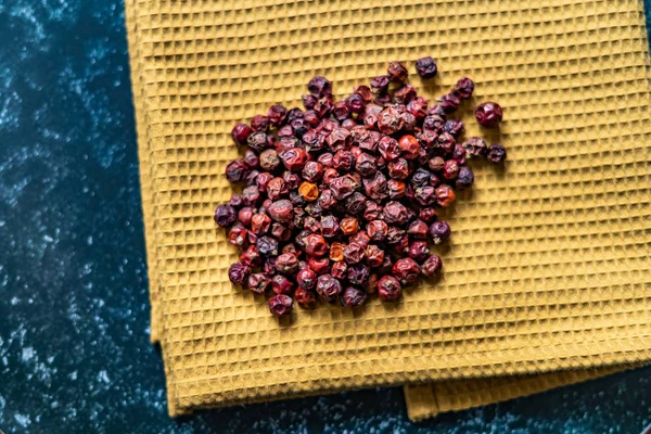 Raw Organic Dried Juniper Berries / Dry Root Berry Seeds.