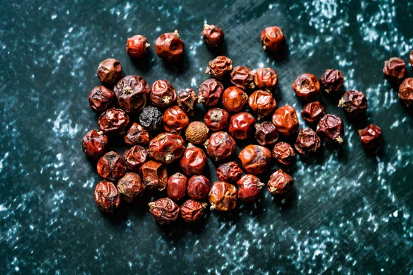 Raw Organic Dried Juniper Berries / Dry Root Berry Seeds. — Stok Foto