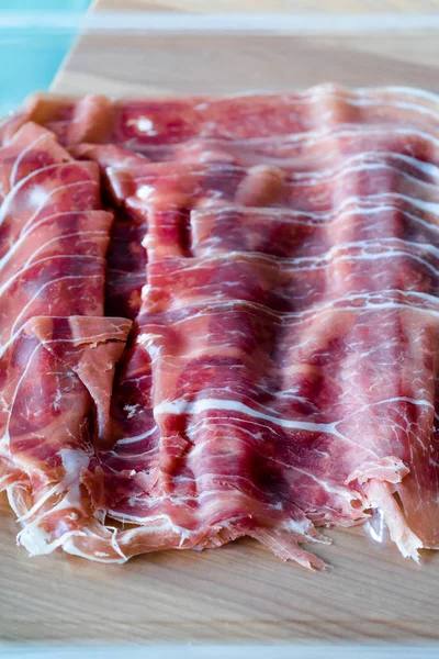 Italian Ham Prosciutto Crudo or Jamon Sausage in Plastic Box Package / Container for Sale. Ready to Eat. — Stock Photo, Image
