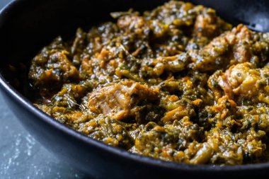 Chappati Düz Ekmekli Hint Ispanağı Kuzu Palak. Geleneksel Tabak.
