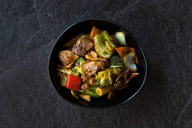 Portakal ve sebzeli ördek göğsü bifteği..