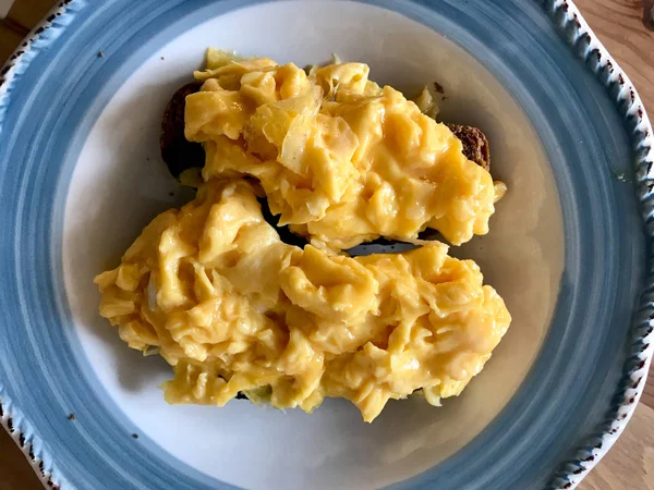 Scrambled Eggs with Bread for Breakfast. Close Up Top View. — 스톡 사진