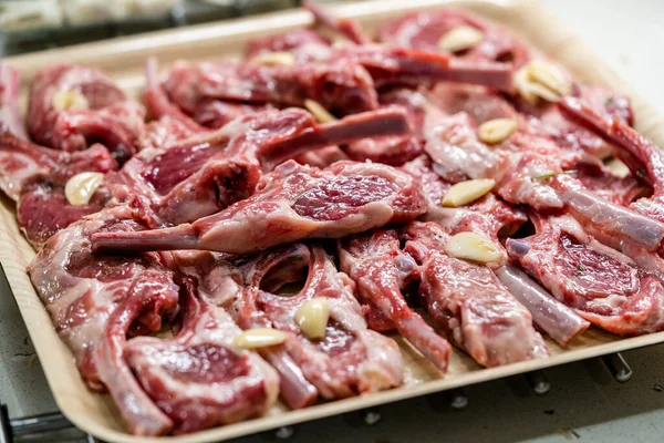 Raw Meat Marinated Lamb Chops on Tray / Marinating Before Cooking. Organic Food. — 스톡 사진
