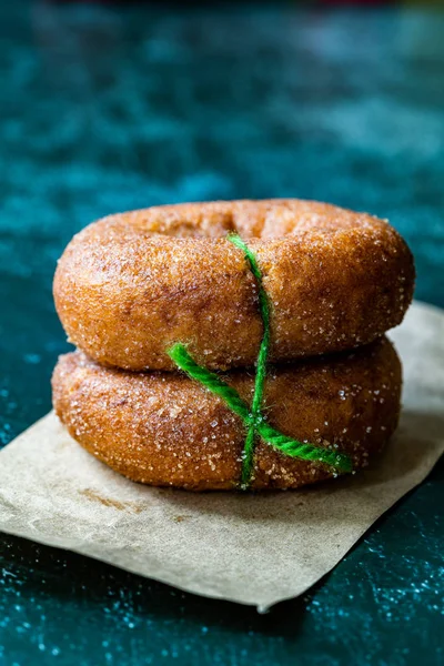 Donuts marroquíes / donut magrebí es Sfenj Pancake servido en Marruecos. Postre de comida rápida . — Foto de Stock