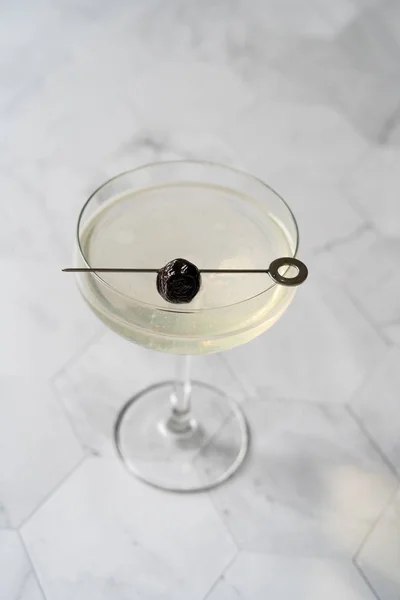 Chartreuese verde última palavra Cocktail com Gim, Menta e Limão . — Fotografia de Stock