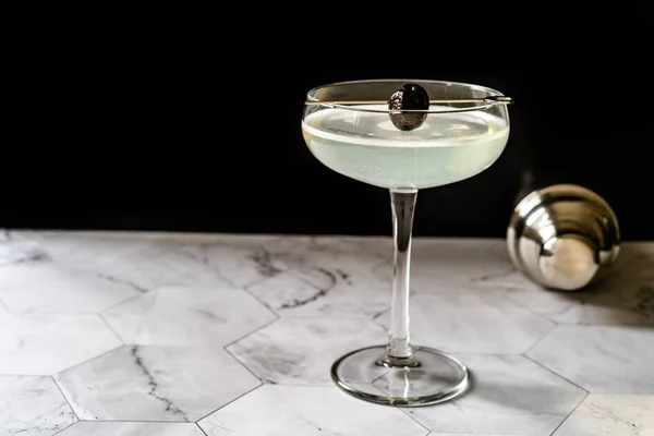 Cocktail Vert Chartreuese Last Word avec Gin, Menthe et Chaux . — Photo