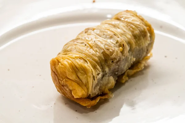 Dessert traditionnel turc fait maison Birmanie Baklava / Baklawa avec noix. Aliments biologiques . — Photo