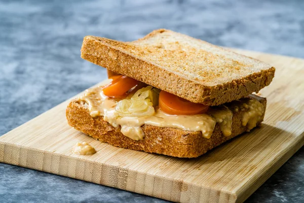 Sandwich Beurre Arachide Cornichon Maison Bio Sain Sur Panneau Bois — Photo