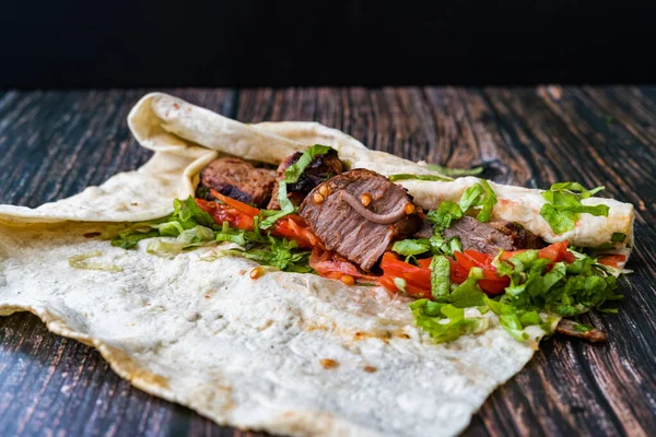 Shawarma Kebab Turco Con Hermana Policía Plato Carne Tradicional Kebap —  Fotos de Stock