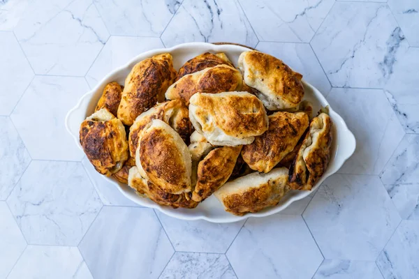 Домашний Татарский Пирог Борек Burek Cantik Мясом Свежеиспеченные Традиционные Блюда — стоковое фото