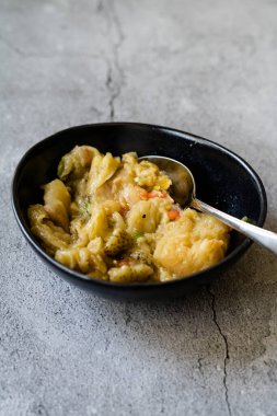 Türk Aperatifi Kızarmış Patlıcan Salatası Kulleme Havyarı / Patlican Ezme. Geleneksel Organik Gıda.