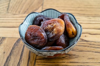 Türk Güneşi Kurutulmuş Kayısı Koyu Renkli / Sağlıklı Geleneksel Kuru Meyveli Atıştırmalık Silah Kurusu.