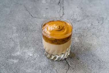 Dalgona Kahve / Kremalı Fluffy ve Moda Kahve Tozu. Kore İçeceği. İçmeye hazır.